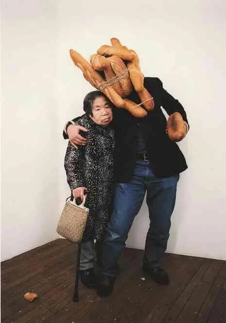 19ТАЦУМИ ОРИМОТО Человекхлеб и его мама с болезнью Альцгеймера Токио 1996 - фото 19