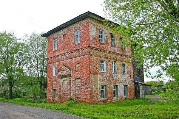 Югозападная башня монастырской стены сейчас жилой дом Фото автора Во время - фото 14