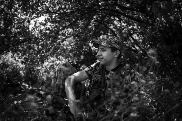 Фото сделано итальянским военкором Микелой Я сидел и смотрел на неё пока она - фото 73