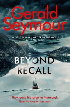 Gerald Seymour Beyond Recall обложка книги