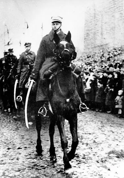Witold on his horse Bajka on parade c 1930s Courtesy of the Pilecki family - фото 7