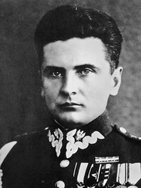 Stefan Rowecki prewar Courtesy of the Polska Agencja Prasowa Such a - фото 16