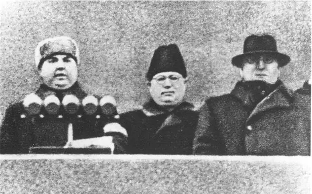 ГМ Маленков НС Хрущев ЛП Берия на трибуне Мавзолея Ленина 1953 г Из - фото 4