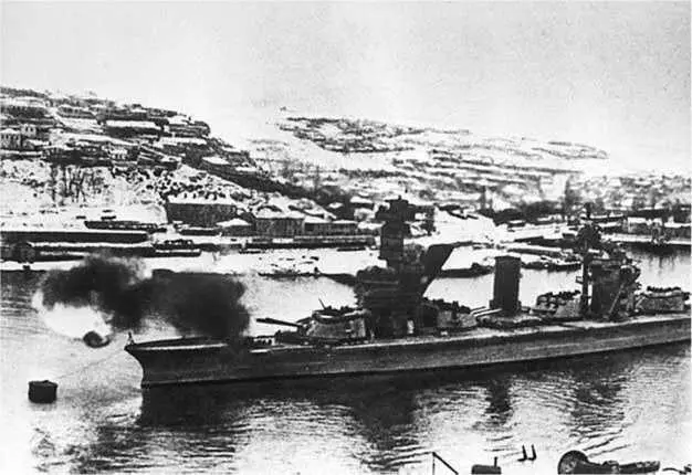 Линкор Парижская коммуна во время боя Оборона Севастополя Зима 19411942 - фото 30