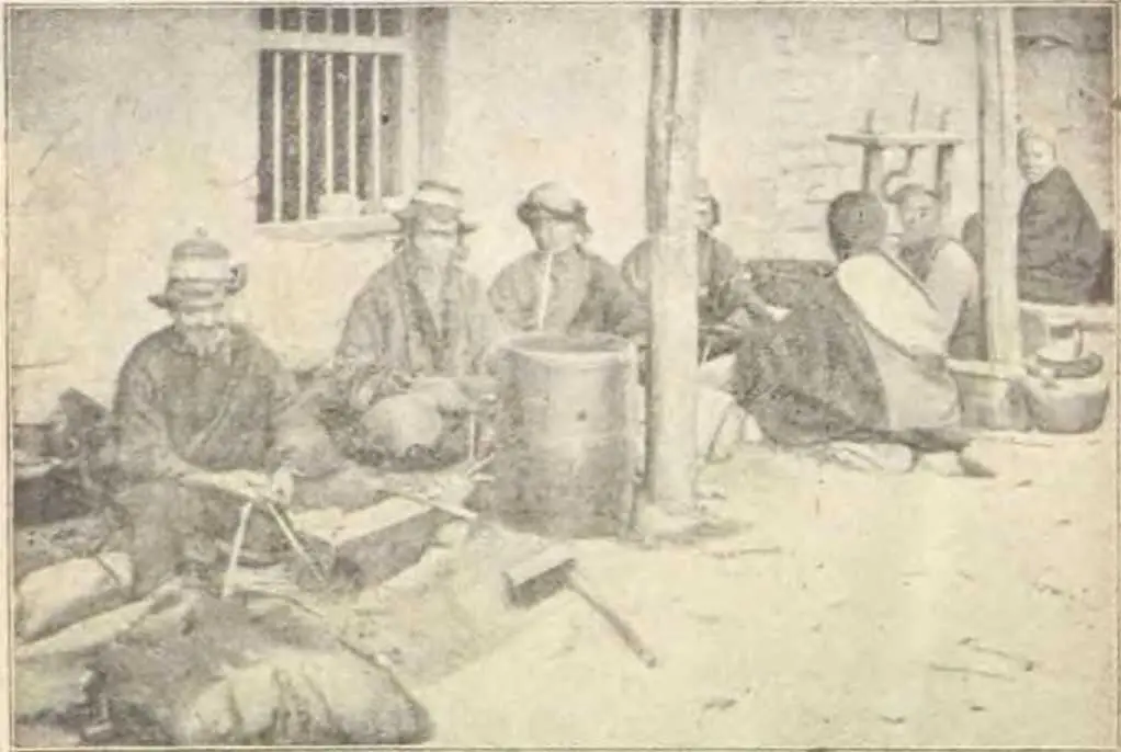Тибетская мастерская по изготовлению оружия в Лхассе 26 июля 1904 года в два - фото 24