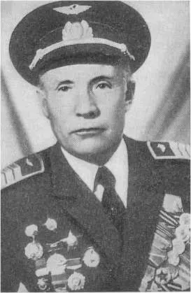 А А Смирнов Т И Семдьянкина Начальники ПДС первый ряд слева направо - фото 18
