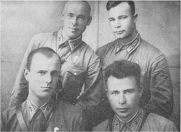 Начальники ПДС первый ряд слева направо И С Шмыгун Г Паньков второй - фото 20