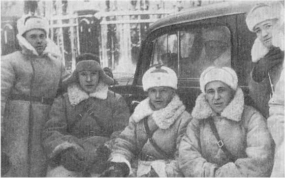 Перед убытием на советскофинляндскую войну Пушкин 2 января 1940 г Второй - фото 58