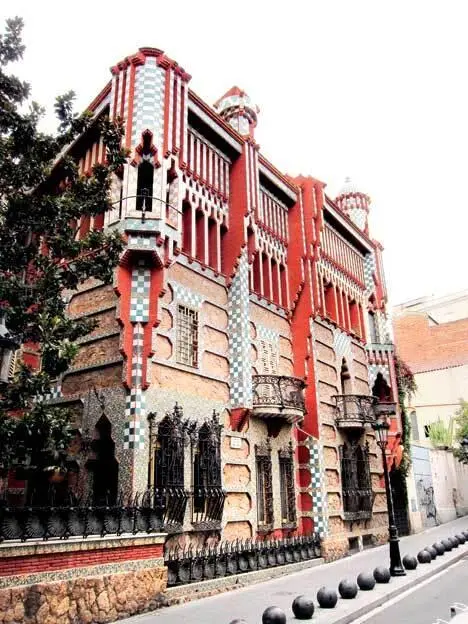 Антонио Гауди Каса Висенс 18831885 Антонио Гауди Каса Кальвет 18981900 - фото 3