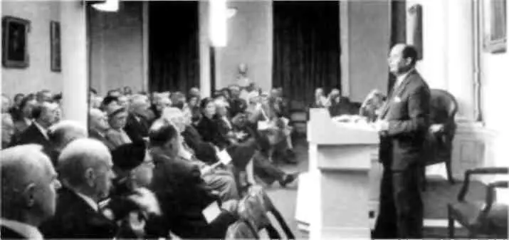 Джон фон Нейман на одной из лекций в Американском философском обществе членом - фото 27