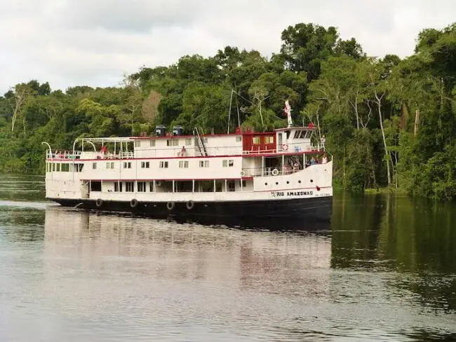 Rio Amazonas следует no реке Интернет Имелась столовая для пассажиров с - фото 32