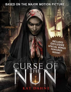 Kathryn Dahne Curse of the Nun обложка книги