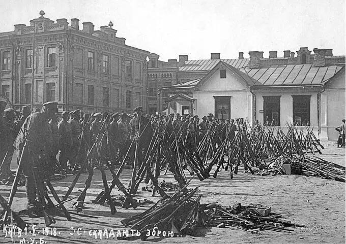 Полк Січових Стрільців складає зброю 1 травня 1918 р Наступного дня в - фото 63