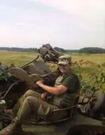 Мій перший бій відбувся коли ми з напарником стояли на посту вночі Я стою - фото 204