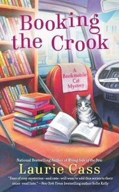 Лори Касс Booking The Crook обложка книги