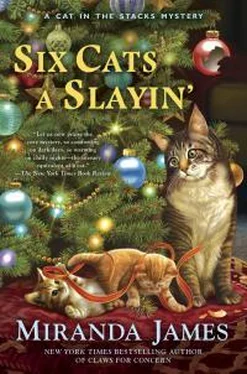 Миранда Джеймс Six Cats A Slayin' обложка книги