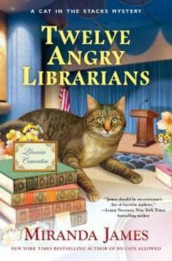 Миранда Джеймс Twelve Angry Librarians обложка книги