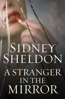 Sidney Sheldon A Stranger in the Mirror обложка книги