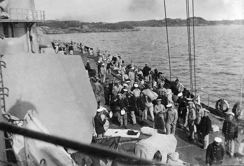 Матросы и нижние чины команды линейного корабля Севастополь на палубе 1915 - фото 40