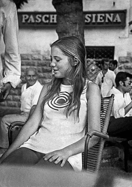 АА 12 лет на острове Эльба АА на чердаке в Ленинграде 1981 год фото Данилы - фото 32