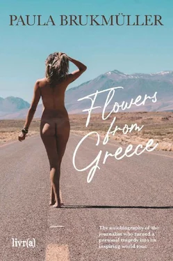 Paula Brukmüller Flowers from Greece: The Autobiography of the Journalist Who Turned a Personal Tragedy into an Inspiring World Tour обложка книги