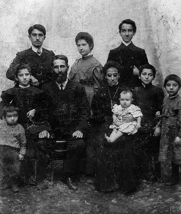 Откуда взялась в еврейской семье такая русская фамилия Голубкины Вроде бы - фото 2