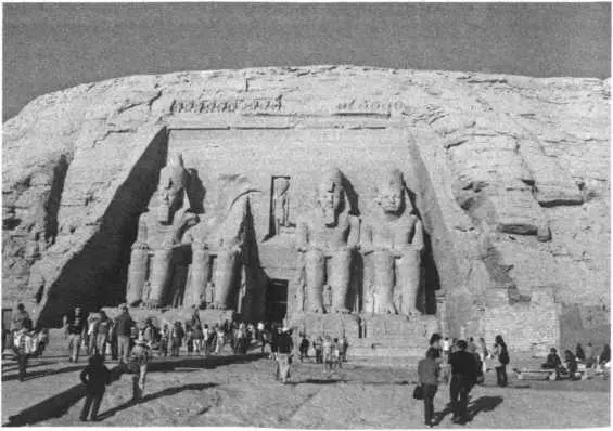 Рис 154 АбуСимбел Большой храм Фотография сделана Г В Носовским в 2009 - фото 148