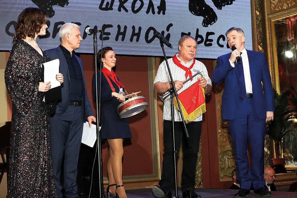 Открытие театра на Трубной Юрий Петрович Любимов на сцене Школа современной - фото 40