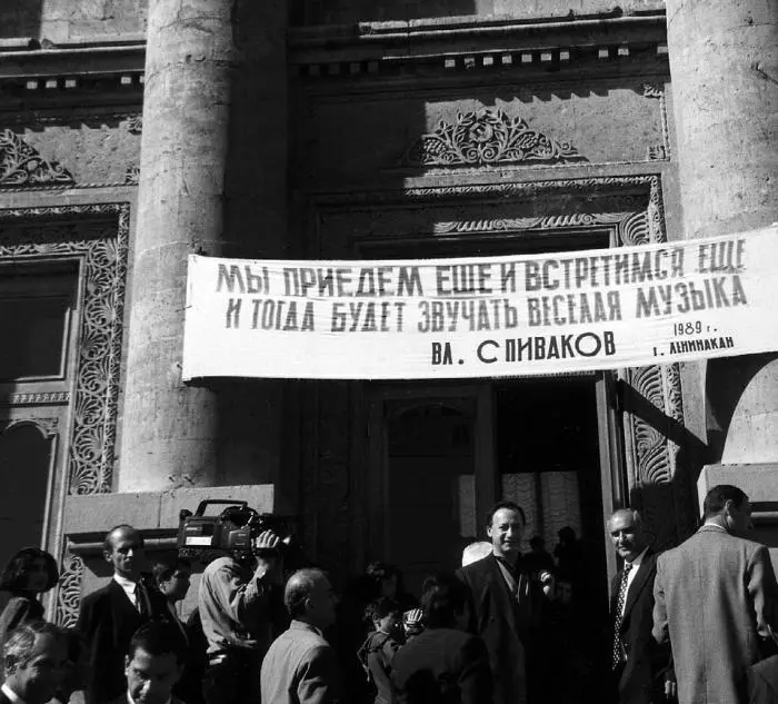 и вернулись в 2000 году С принцем Астурийским Филиппом Испания 1990 г - фото 54