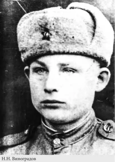 После его кончины альбомы с ценными фотографиями и документальным материалом о - фото 12