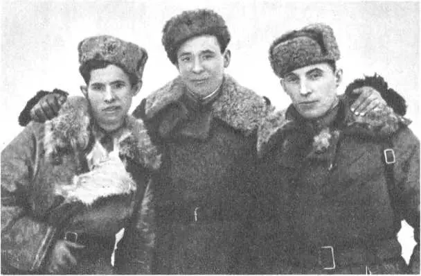 Братья Вацис Энрикас Йонас Юргайтисы слева направо В Карвялис В - фото 18
