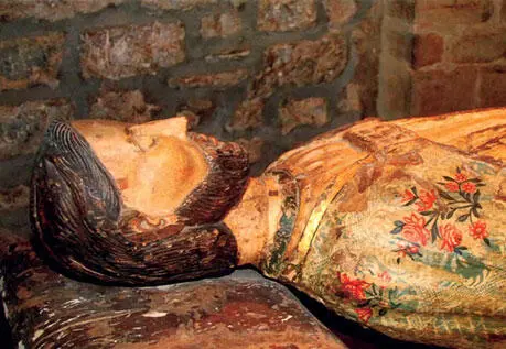 Св Торибио лежащий на ложе Дерево резьба роспись золочение XIV в - фото 145