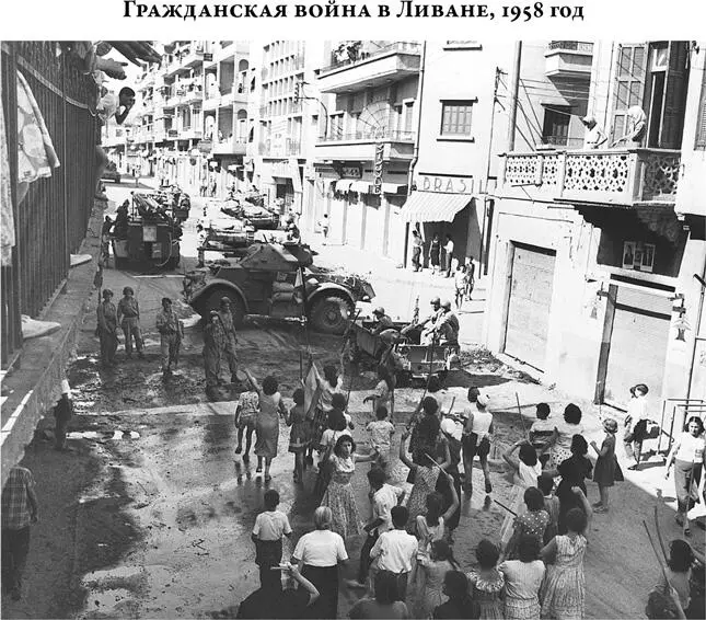 10 Христианские женщины сторонницы бывшего президента Камиля Шамуна дразнят - фото 17