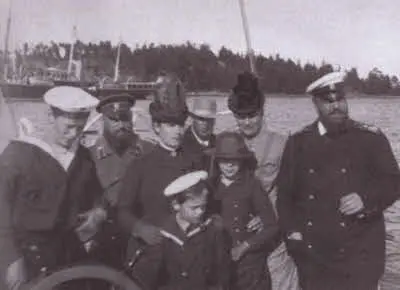 Император с семьей на палубе яхты Финские шхеры Обед на охоте в Спаде - фото 36