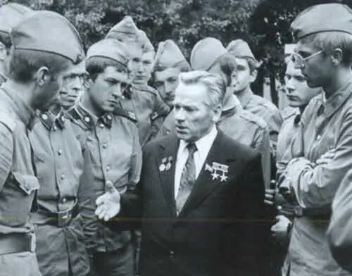 В батальоне связи в Поспелихе Алтайского края 1983 г На огневом рубеже - фото 33