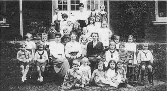 1917 год Школа Ипсвич где училась Энид 1919 год Школа БирклиПарк где - фото 37