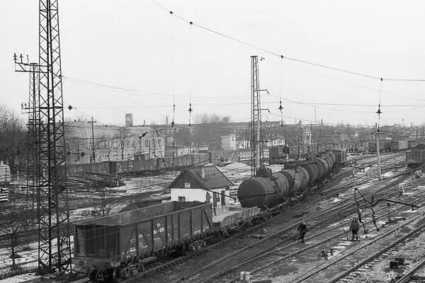 Вид на железнодорожные пути станции Красноармейск 1964 год Школа 4 - фото 20