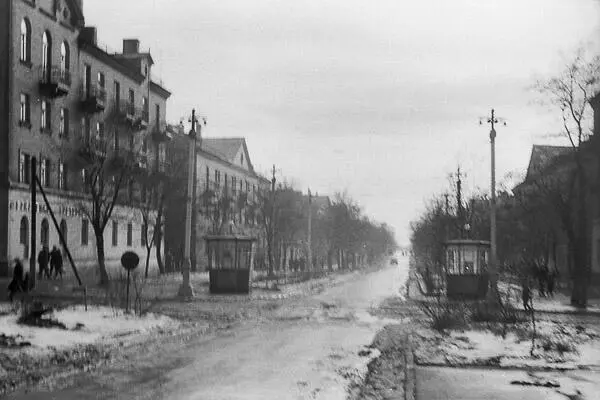 Вид с площади Шибанкова на проспект Ленинский 1964 год Памятная табличка в - фото 42