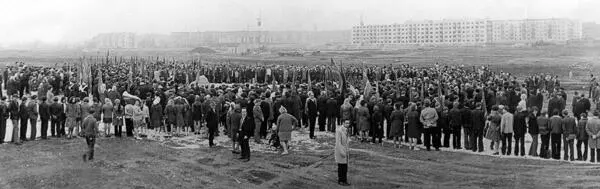 Закладка камня на братской могиле на мне Южный 1975 год Площадь им - фото 49