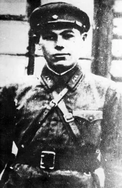 Владимир Федотович Демура19181940 Младший комвзвода Рабочекрестьянской - фото 65