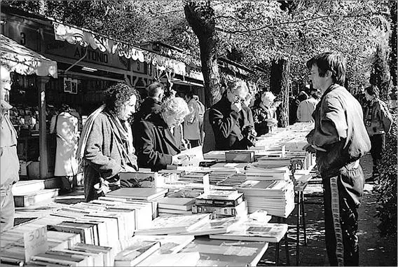 Книжная ярмарка КуэстадеМойяно В 1809 году французы превратили заведение в - фото 51