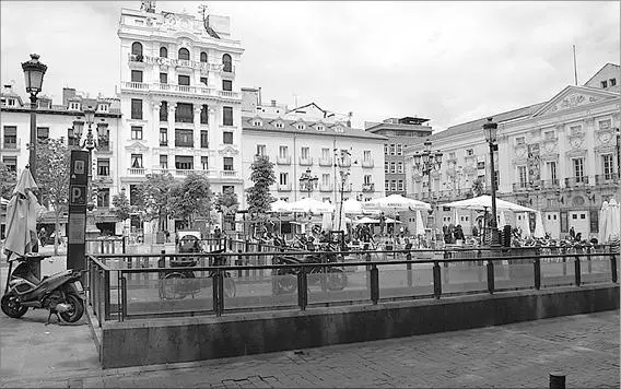 ПласадеСантаАна Спускаемся дальше к площади ПласаделасКортес Plaza de - фото 55