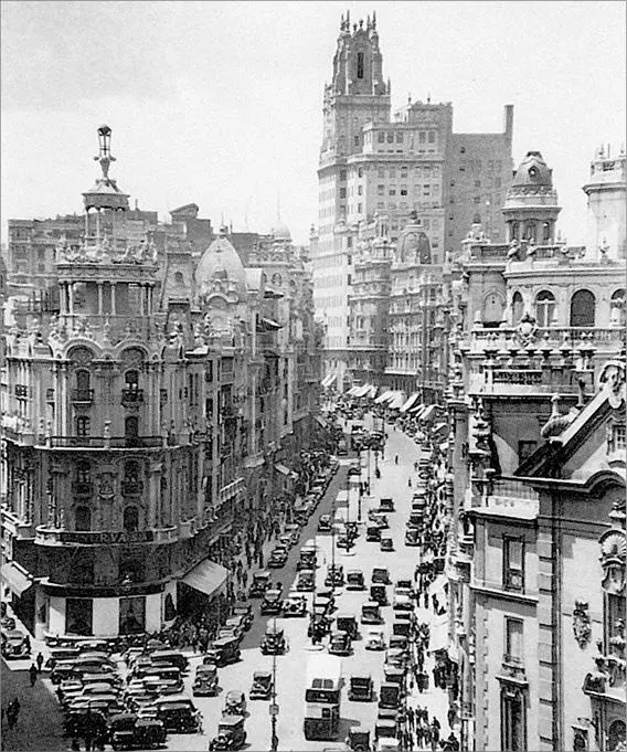 Дом Грасси слева Фото 1935 г За необычными прямоугольными окнами из - фото 65