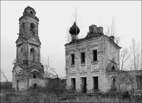 Одна из церквей Костромской области разрушенная во время гонений 1920 1930х - фото 4