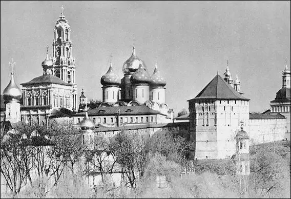 ТроицеСергиева лавра в наши дни В 1917 г при новой власти ТроицеСергиева - фото 47