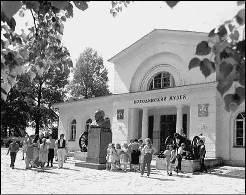 Здание Бородинского музея В 1917 г Колоцкий монастырь закрыли в разные годы - фото 126