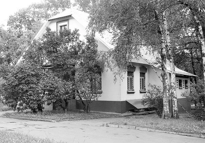 Строение 130 Офисное здание Строение 130За развесистыми кустами сирени и - фото 290