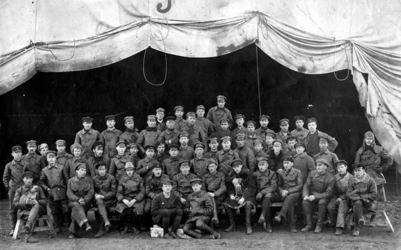 Курсанты у ангара 1924 г Курсанты у самолета 1924 г И эта Кача всё - фото 10