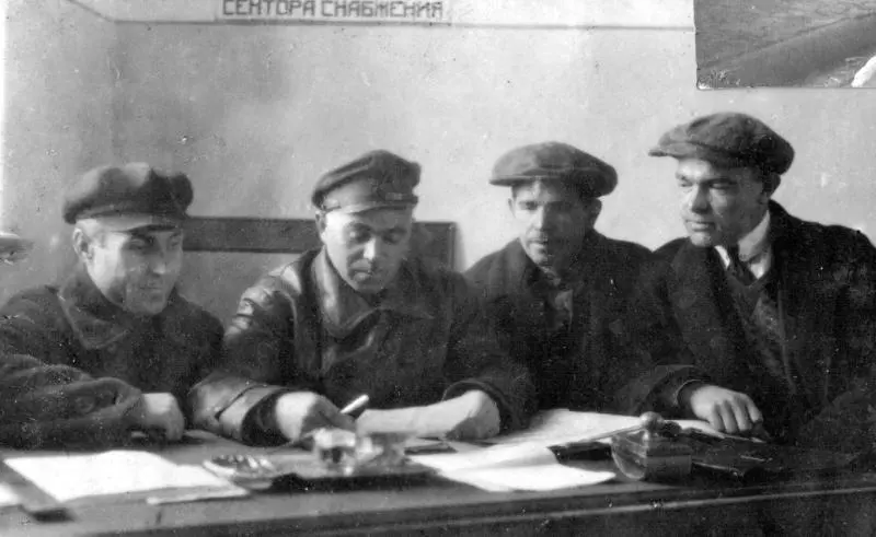 Преподаватели летной школы 1923 г Памятное благодарное фото письмо для - фото 17