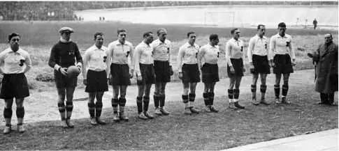 10 октября 1933 года Нидерланды Австрия 01 Бицан 48 Слева направо - фото 15